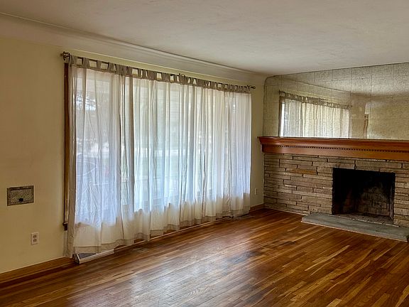 3rd image of 11610 Lake Ave
