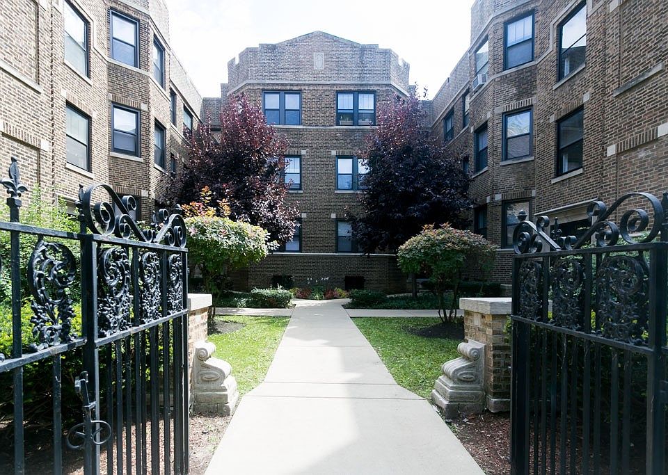 1st image of 629 W Cornelia Ave #H