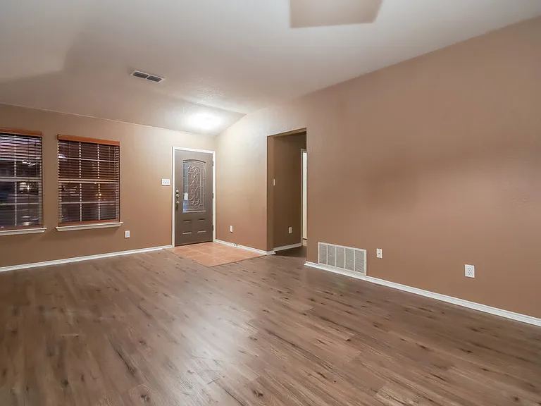 2412 Castle Pines Dr — Photo 3