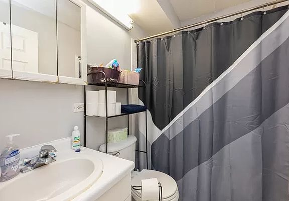 4th image of 819 Elton Ave