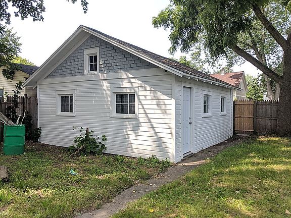 4th image of 2045 Huizen Ave SW