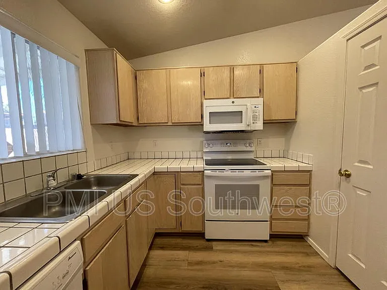 4072 S Cassidy Dr — Photo 9