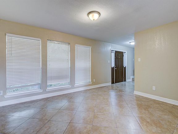3rd image of 230 Darby Trails Dr