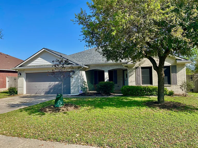 1405 Amber Day Dr — Photo 2