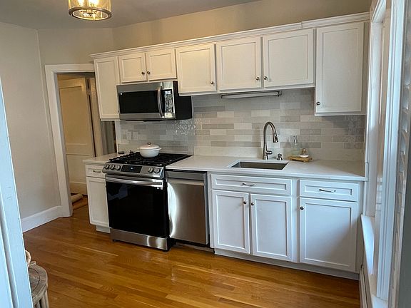 3rd image of 17 Laurel Rd #2