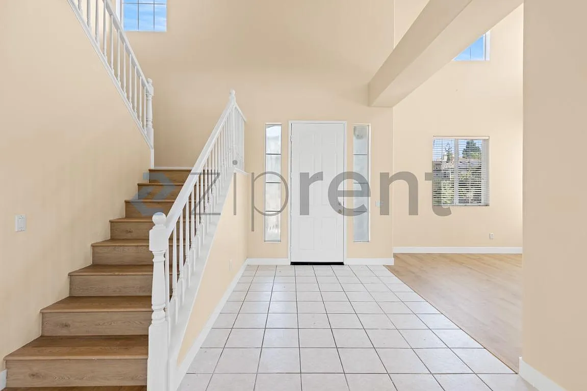4 bed, 2700 sqft, $4,995 — Photo 4