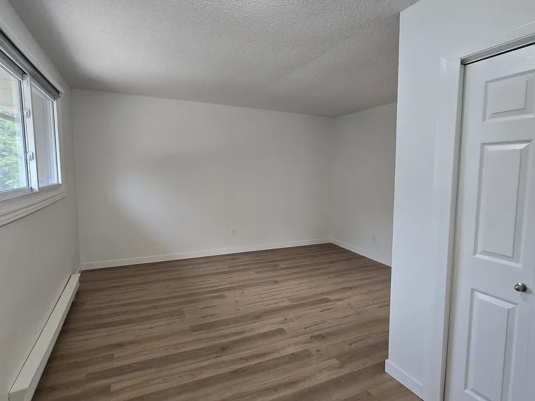 184 Simcoe St #3 — Photo 5