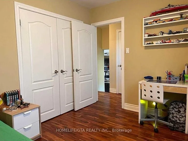 23 Benfrisco Cres — Photo 8