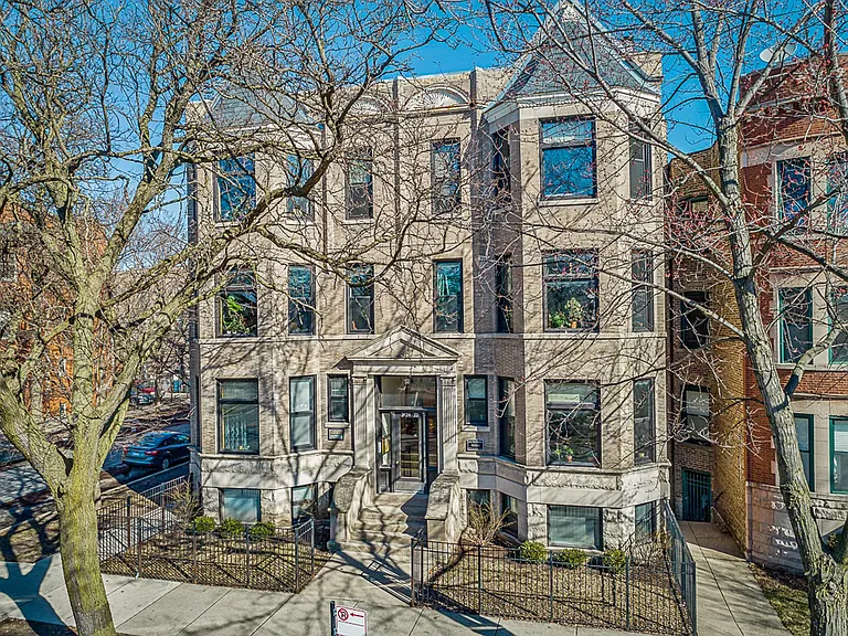 2922 W Logan Blvd — Photo 1
