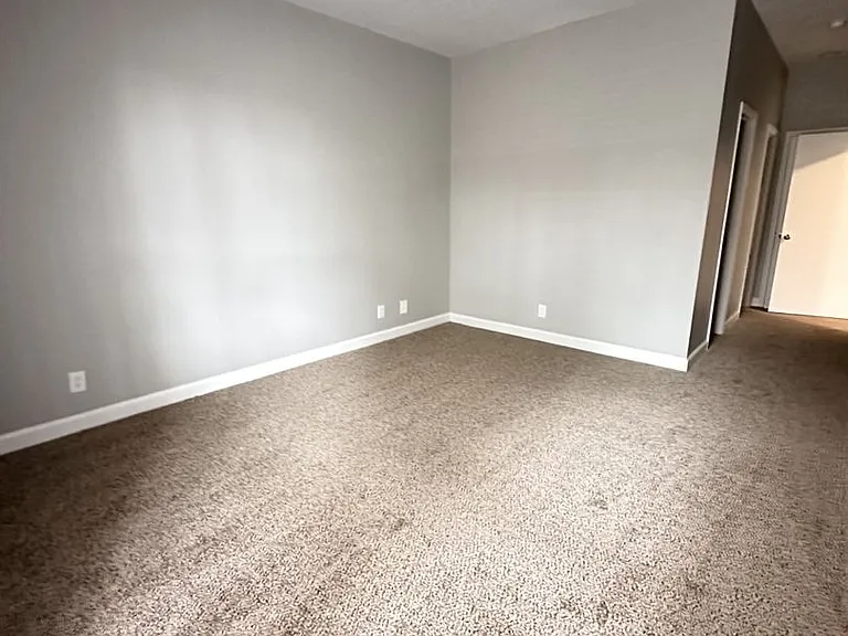 208 Forest View Ct — Photo 16