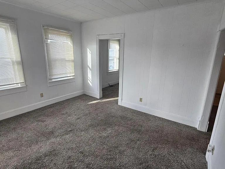 1044 John Ave — Photo 11
