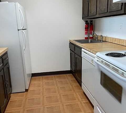 3rd image of 770 Anderson Ave APT 20C
