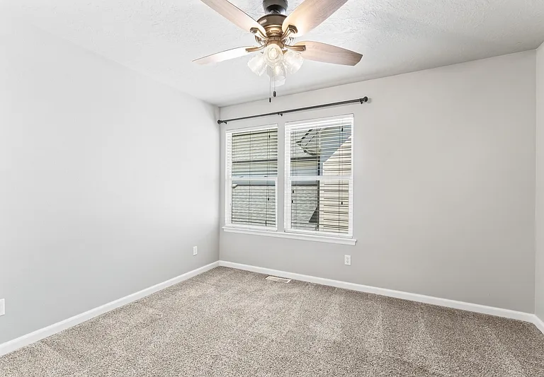552 E Whitney Ct — Photo 29
