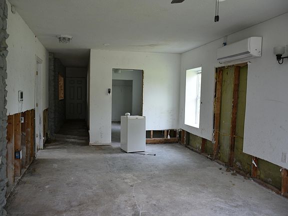 5th image of 308 Railroad St