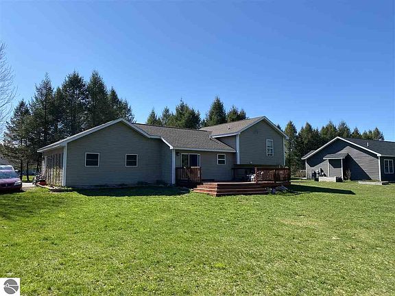 4th image of 855 Francis Dr