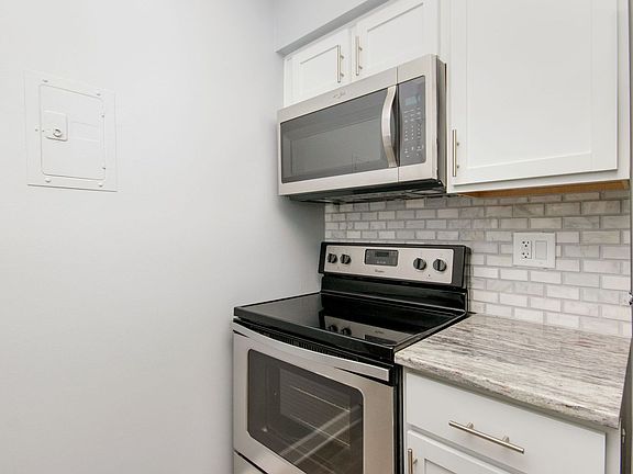 3rd image of 33302 Kingslane Ct APT 4