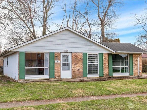 910 Leatherwood Dr, New Carlisle, OH 45344