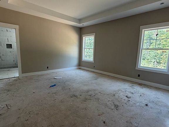 4th image of 348 Hereford Blvd