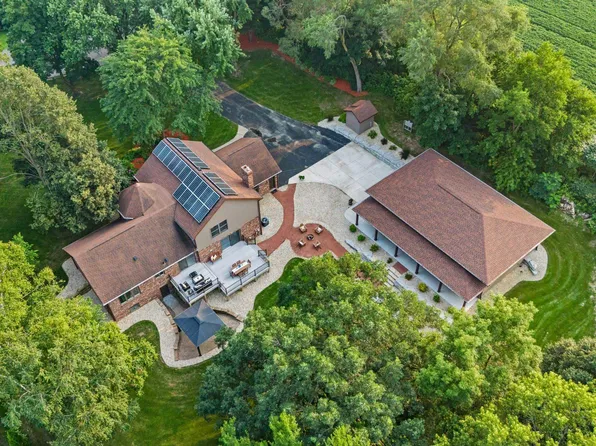 2127 Vintage Dr, Oregon, WI 53575