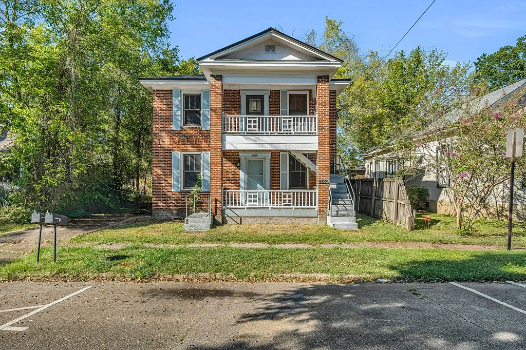 2 bed, 800 sqft, $795 — Photo 1