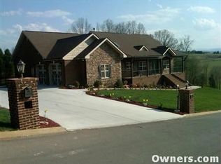 1922 Infinity Ln, Sevierville, TN 37876