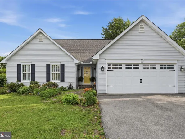 96 Phoenix Ln, Falling Waters, WV 25419