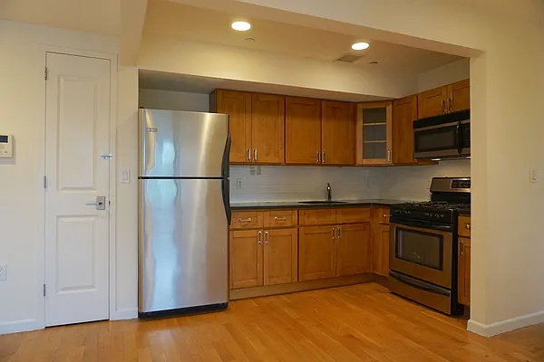 Rented by Astoria Realty | media 2