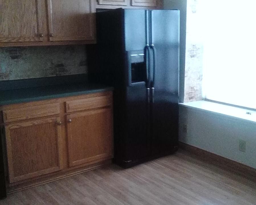 kitchen area, oak cab. well lit