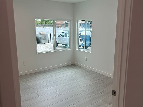 5th image of 14800 Calahan St