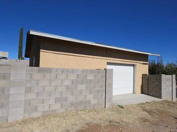 detached garage