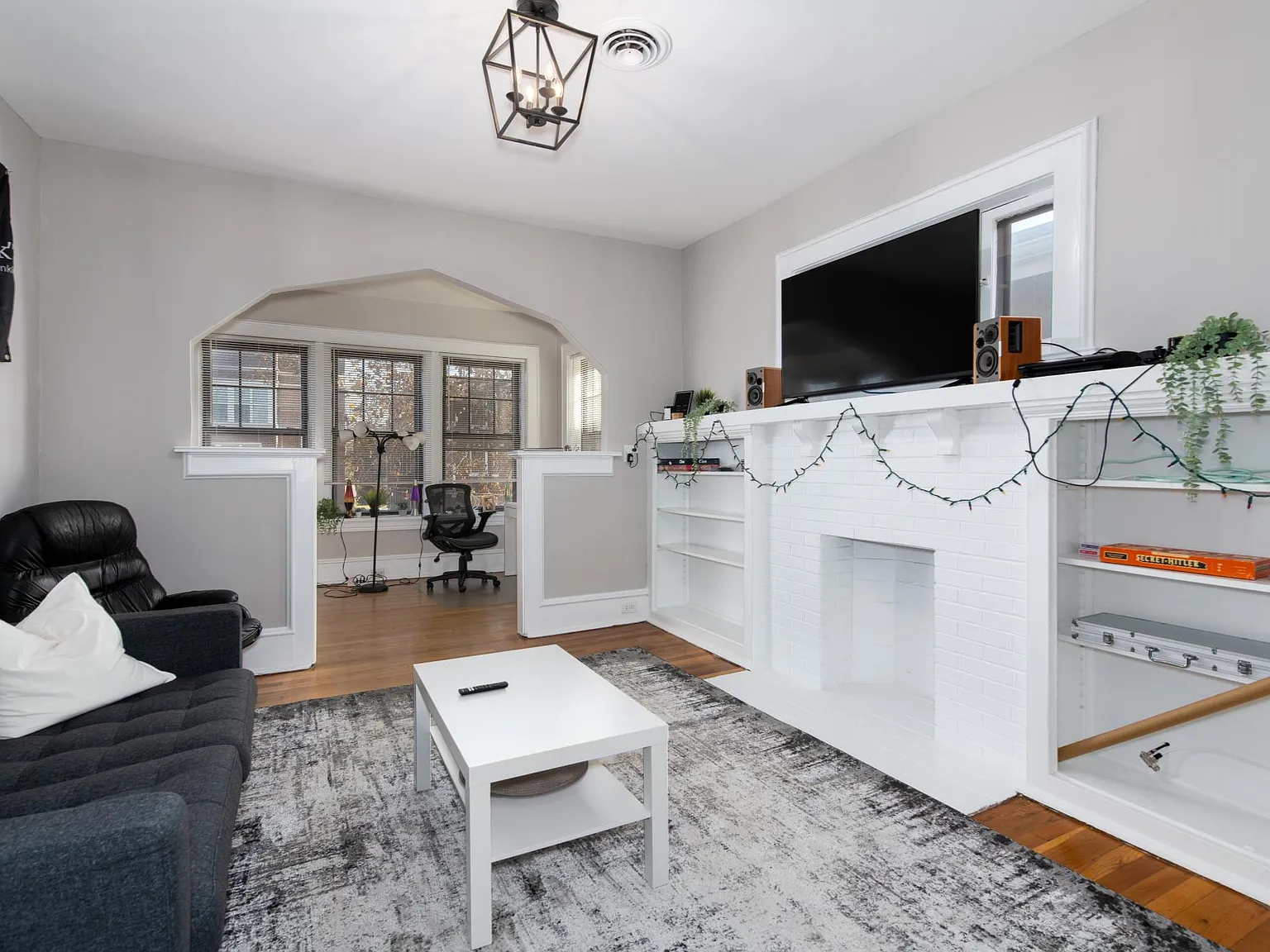 3 bed, 1350 sqft, $2,395 — Photo 3