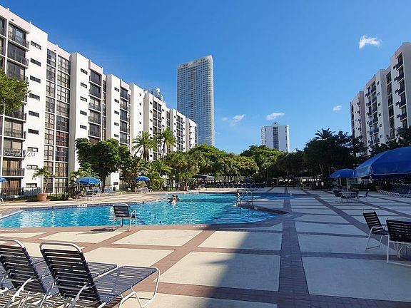 4th image of 17021 N Bay Rd APT 316