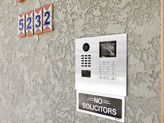 4th image of 5232 1/2 W 20th St
