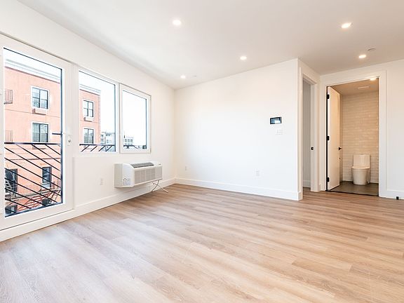 5th image of 28 Spencer Pl #3A