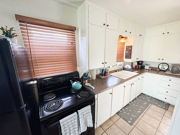 1628 Alderson Ave — Photo 9