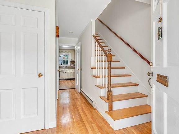 4th image of 11 Town House Dr #11