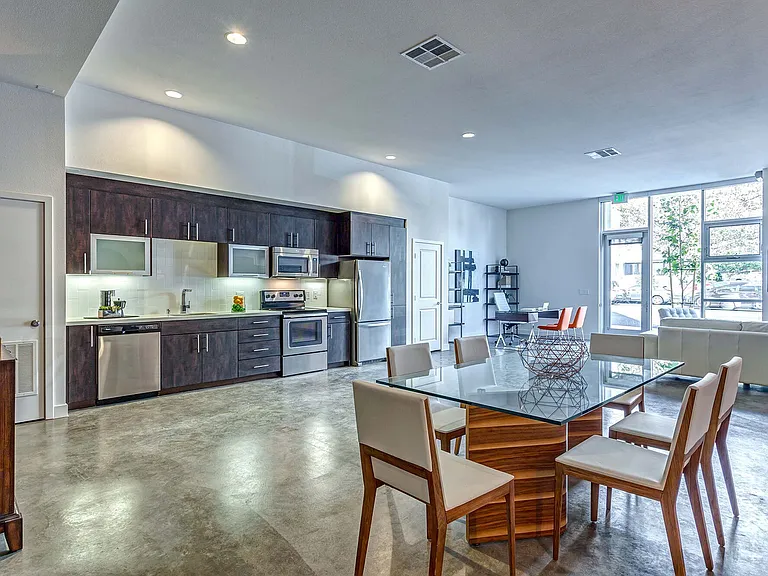 Camden Glendale — Photo 22