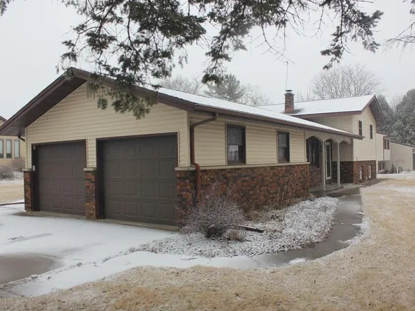 1475 Country Club Court, Platteville, WI 53818