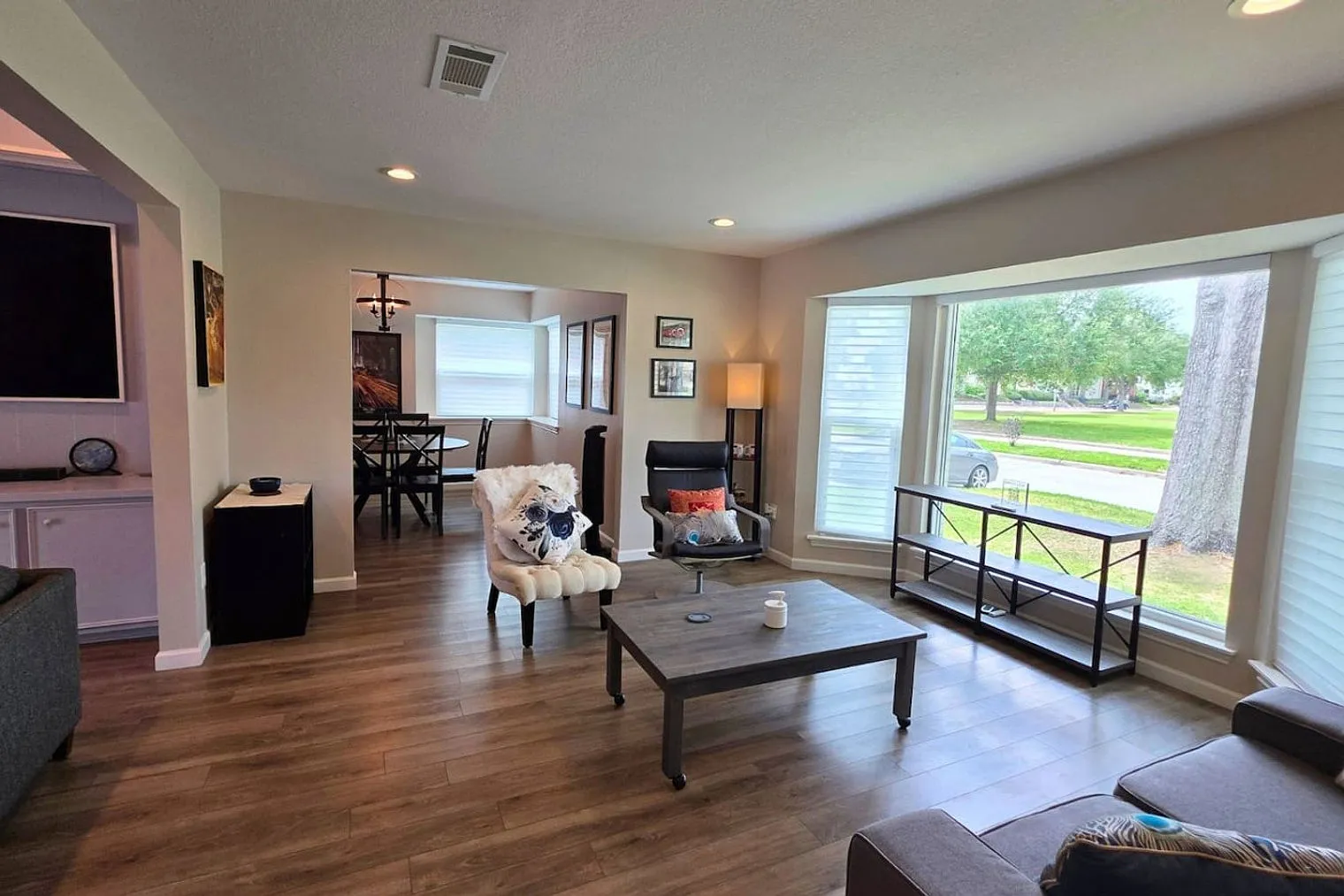 4 bed, 2.0 bath, 2325 sqft, $5,367 — Photo 2