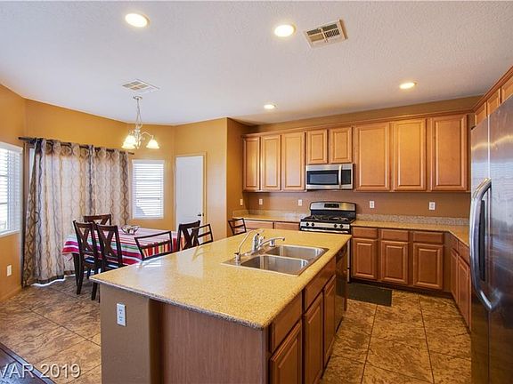 5th image of 1012 Barron Creek Ave