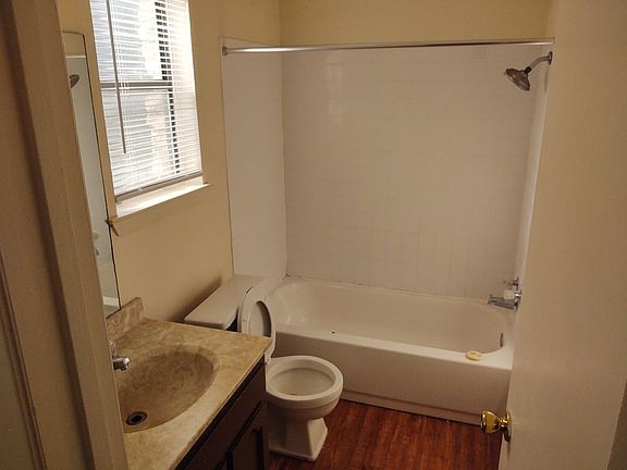 5th image of 240 & 242 Craddock Ave #242