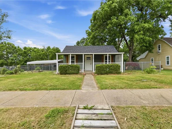 706 S Butler Dr, Harrisonville, MO 64701