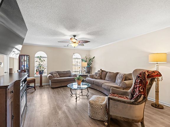 3rd image of 180 Parkway Ln. #180