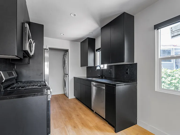 266 S Park View St #266 — Photo 14