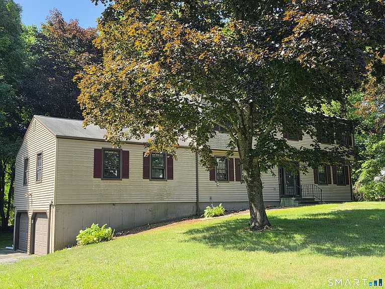 8 Squire Ln — Photo 3
