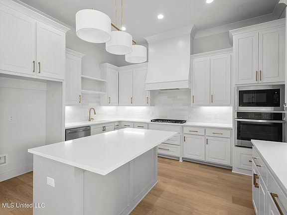 4th image of 208 Bennett Rd