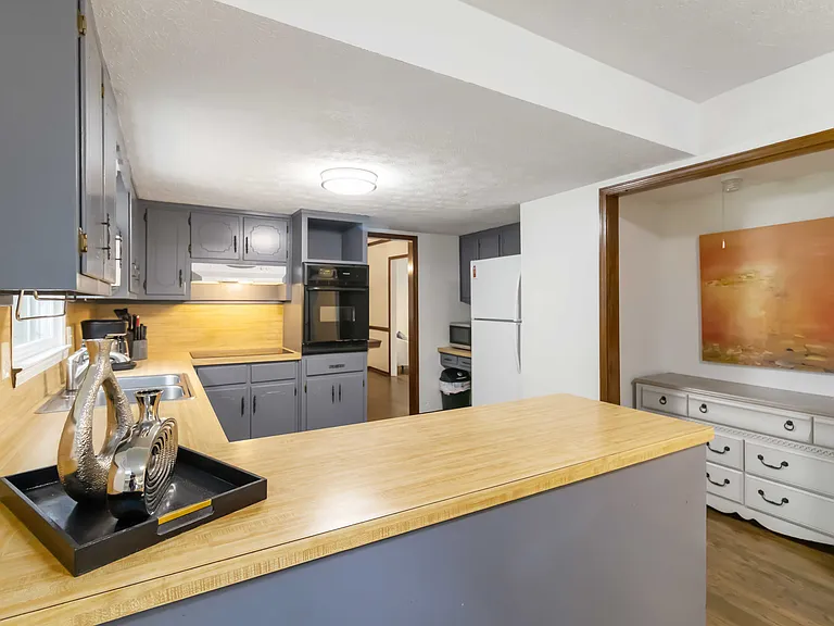 3345 Sharon Cir — Photo 8