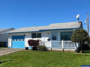 1455 Country Club Cir, Woodburn, OR 97071