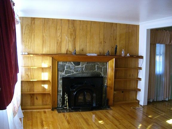 2nd image of 517 University Blvd W