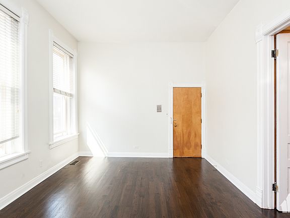 4th image of 226 W Menomonee St #1R